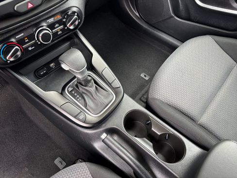Used 2025 Kia Soul LX w/ LX Technology Package FWD image 39
