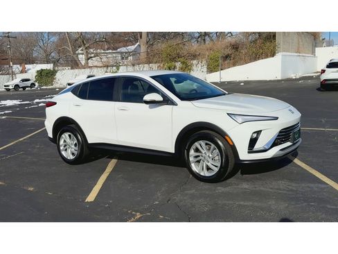 Certified 2025 Buick Envista Preferred image 2