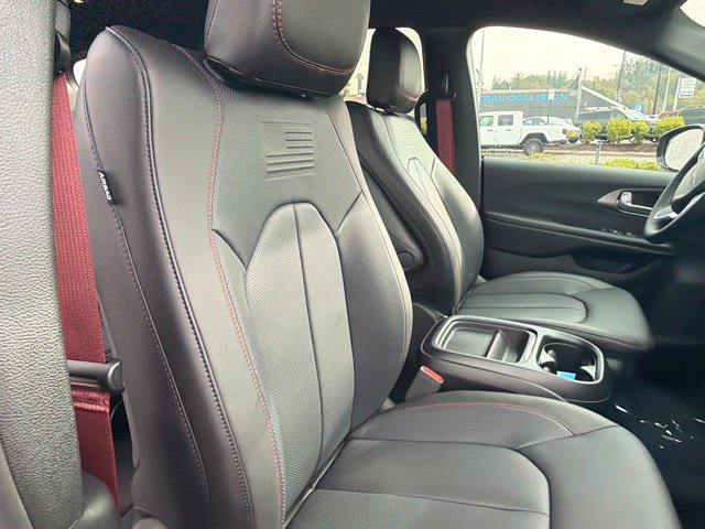 New 2027 Chrysler Pacifica Select AWD/4WD image 10
