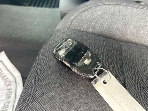 Used 2022 Chevrolet Silverado 1500 LT image 47