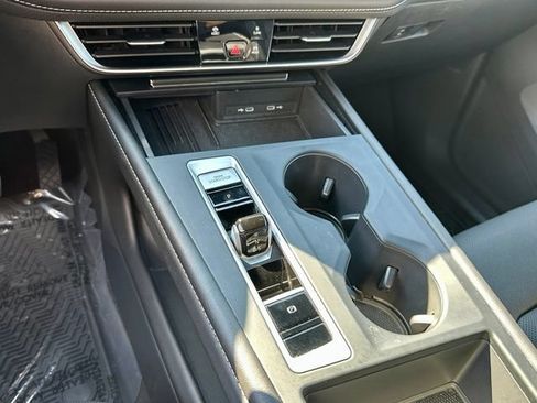 Certified 2025 Volkswagen Atlas Cross Sport SE AWD/4WD image 27