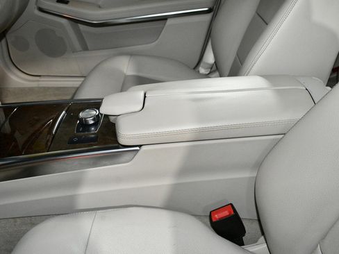 Used 2014 Mercedes-Benz E 350 4MATIC Sedan image 37