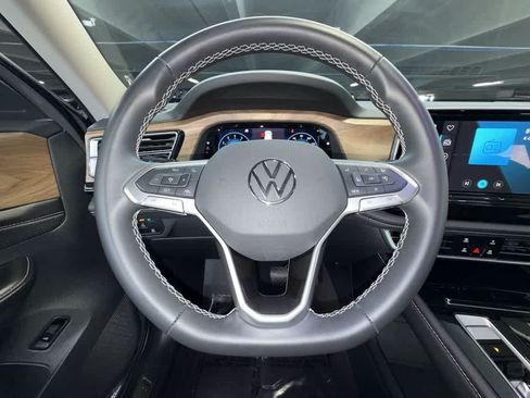 Used 2026 Volkswagen Atlas SE FWD image 15