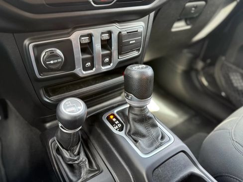 Used 2018 Jeep Wrangler Sport AWD/4WD image 19