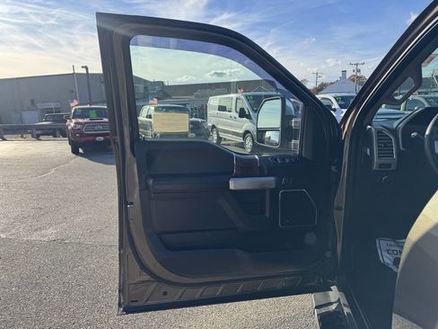 Used 2015 Ford F150 Lariat w/ Equipment Group 502A Luxury image 22