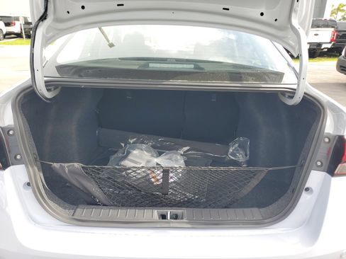 New 2025 Nissan Versa SR w/ Trunk Package image 9