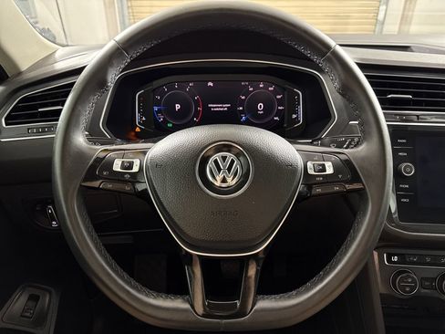 Used 2020 Volkswagen Tiguan SEL FWD image 14