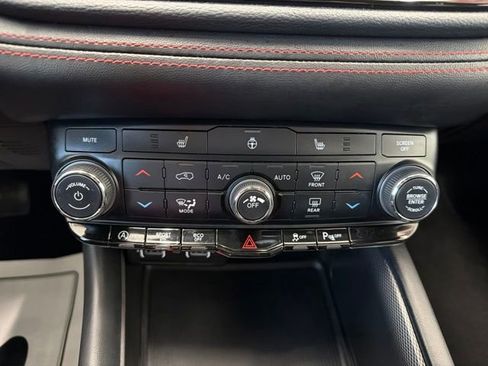 Used 2023 Dodge Durango GT AWD/4WD image 13