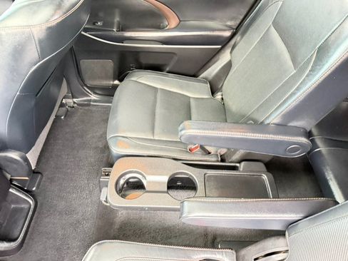 Used 2019 Toyota Highlander Limited Platinum FWD image 28