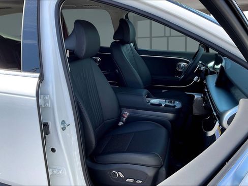 New 2026 Hyundai Ioniq 9 Calligraphy image 11