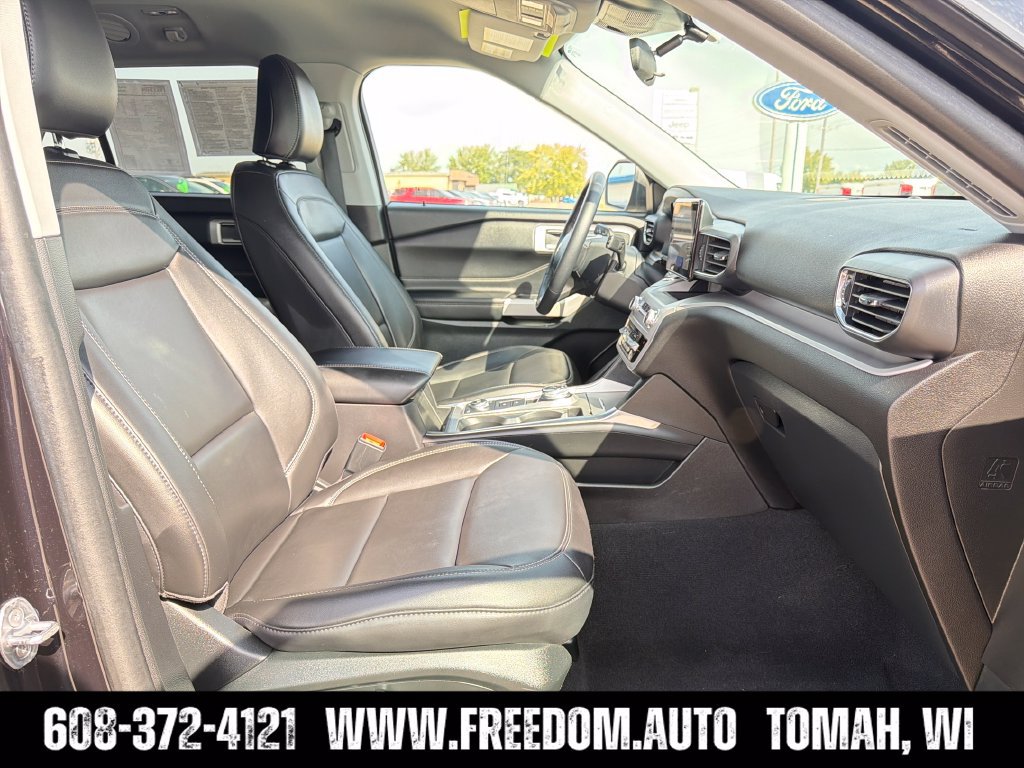 Used 2024 Ford Explorer XLT w/ Equipment Group 202A AWD/4WD image 38