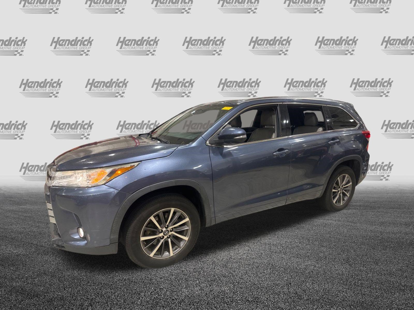 Used 2018 Toyota Highlander XLE FWD image 3