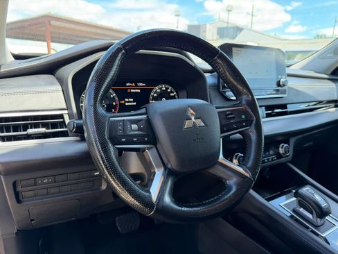 Used 2022 Mitsubishi Outlander SE image 9