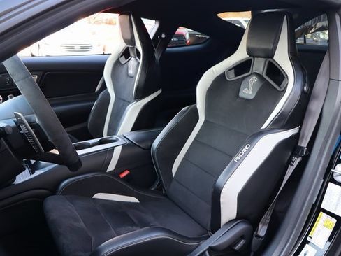 Used 2022 Ford Mustang Shelby GT500 w/ Carbon Fiber Track Pack image 4