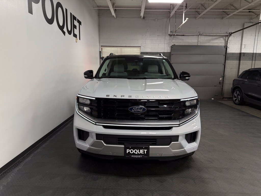 Used 2025 Ford Expedition Platinum w/ Platinum Ultimate Package AWD/4WD image 3