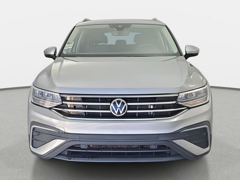 Certified 2022 Volkswagen Tiguan SE w/ Panoramic Sunroof Package image 8