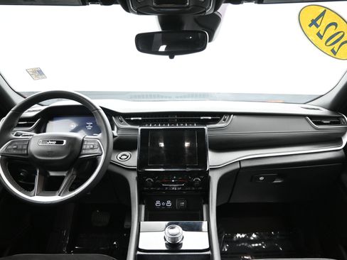 Used 2024 Jeep Grand Cherokee L Laredo image 21