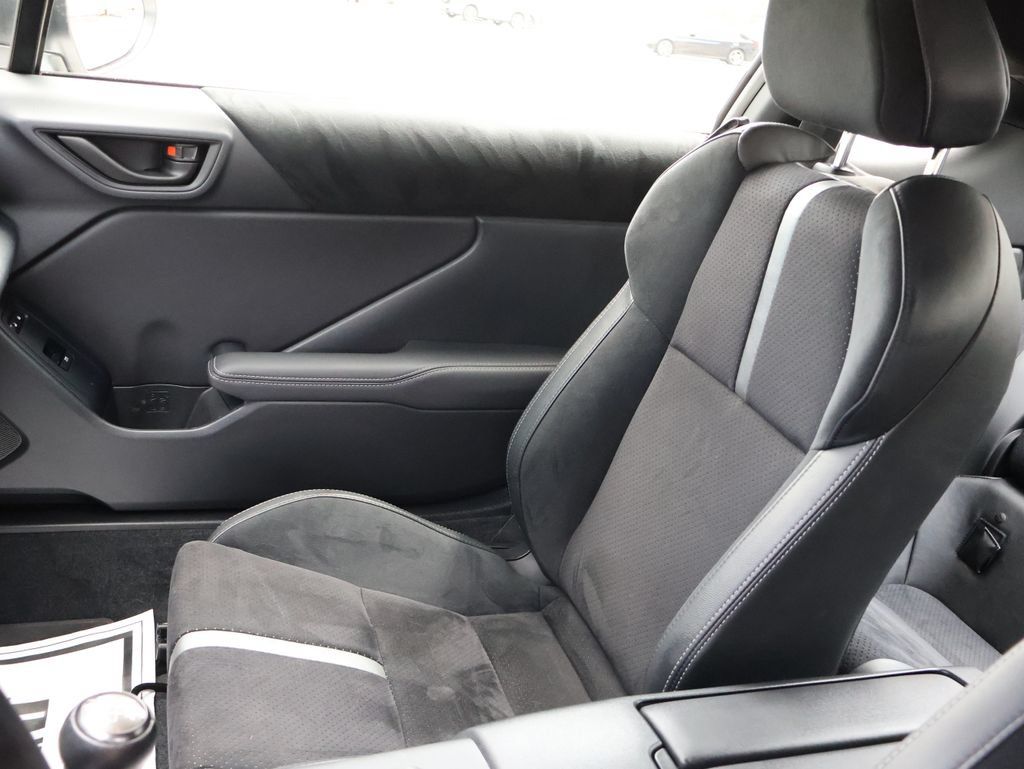 Used 2025 Toyota GR86 Premium w/ ALL Weather Mat Package (TMS) RWD image 15