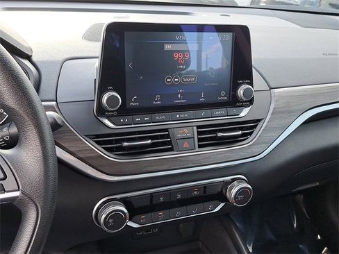 Used 2025 Nissan Altima 2.5 SV image 27