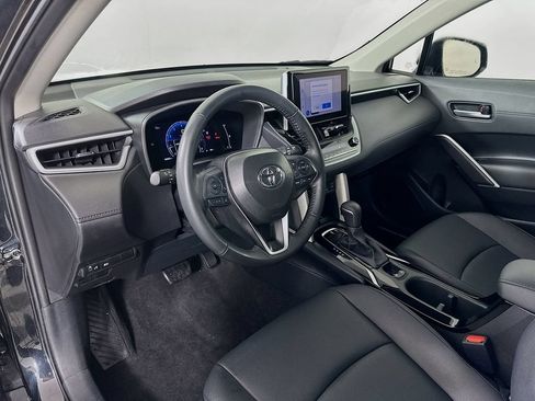 Certified 2025 Toyota Corolla Cross XLE FWD image 22