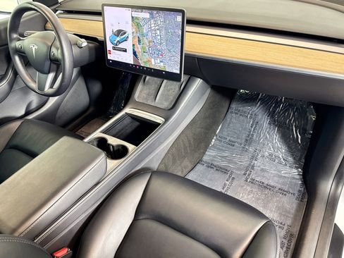 Used 2021 Tesla Model Y Long Range image 26