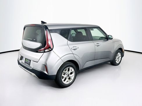Used 2025 Kia Soul LX w/ LX Technology Package FWD image 9