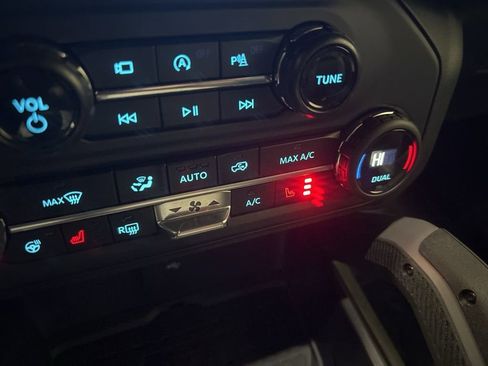 Used 2024 Ford Bronco Outer Banks image 23