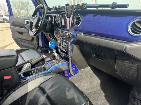 Used 2018 Jeep Wrangler Unlimited Sahara image 36