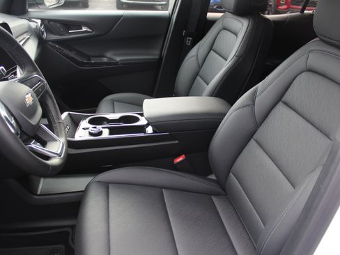 New 2026 Chevrolet Equinox LT w/ Convenience Package II image 9