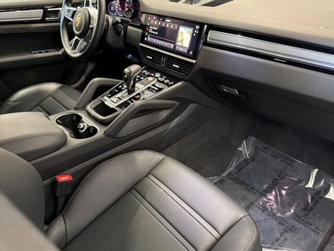 Used 2023 Porsche Cayenne Platinum Edition AWD/4WD image 34