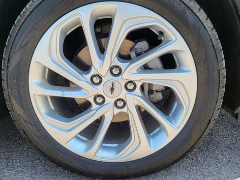 Used 2023 Chevrolet Bolt EUV LT FWD image 16