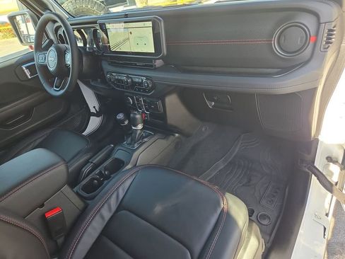 Certified 2024 Jeep Wrangler Unlimited Rubicon image 29