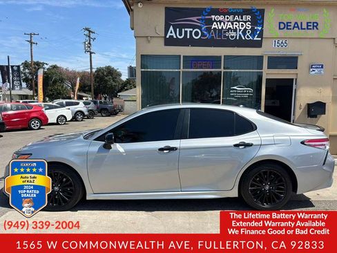 Used 2020 Toyota Camry SE w/ Carpet Mat Package FWD image 5