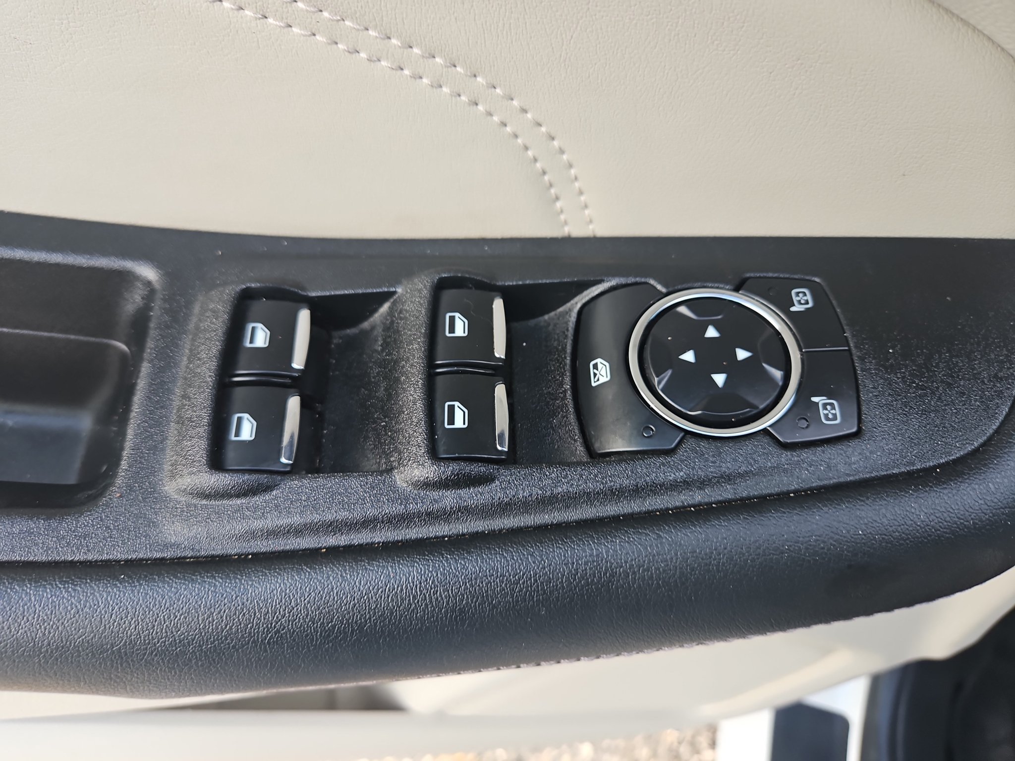 Used 2022 Ford Edge Titanium AWD/4WD image 10