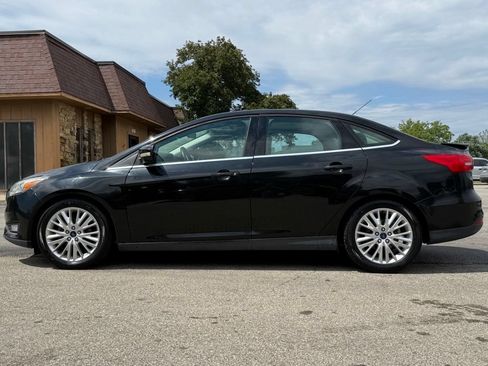Used 2015 Ford Focus Titanium FWD image 2