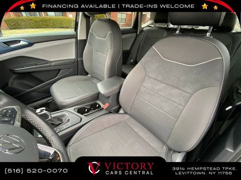 Used 2024 Volkswagen Taos SE image 12