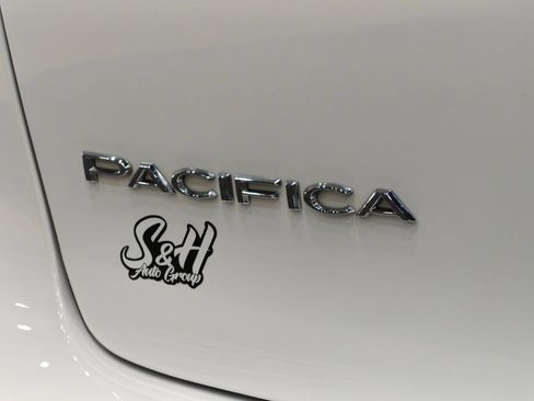 Used 2025 Chrysler Pacifica Select image 59