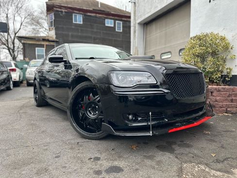 Used 2014 Chrysler 300 C RWD image 19