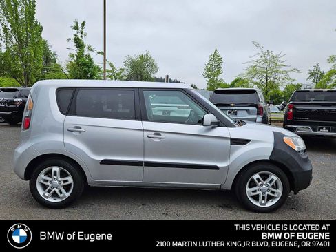 Used 2011 Kia Soul + FWD image 2