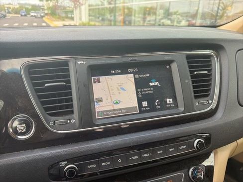 Used 2019 Kia Sedona SX FWD image 20