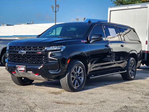 Used 2023 Chevrolet Suburban Z71 w/ Luxury Package AWD/4WD image 3