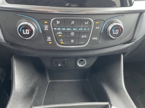 Used 2020 Chevrolet Traverse LT image 28