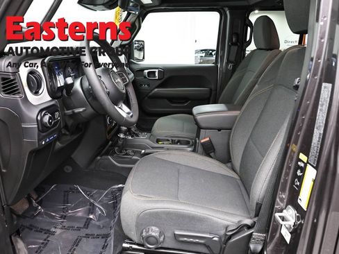 Used 2025 Jeep Wrangler Unlimited Sahara AWD/4WD image 14