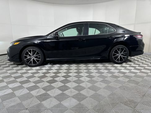 Used 2024 Toyota Camry SE image 2