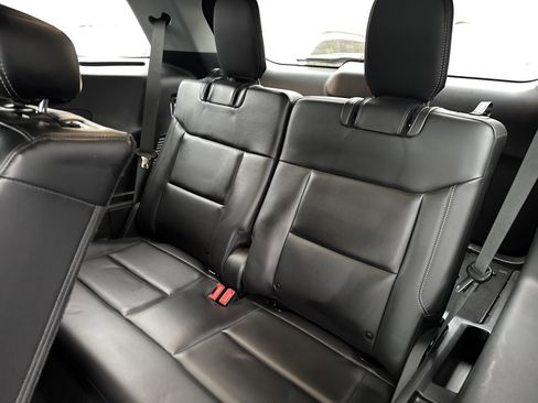 Used 2023 Ford Explorer XLT w/ Equipment Group 202A image 23