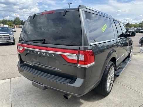 Used 2017 Lincoln Navigator L Reserve AWD/4WD image 5