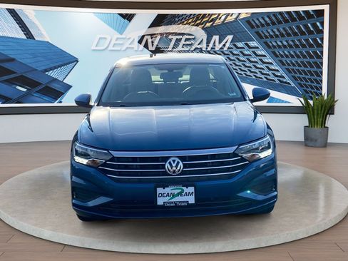 Used 2019 Volkswagen Jetta SE FWD image 2