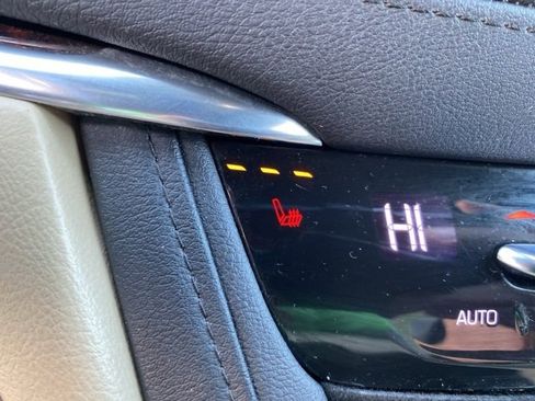 Used 2019 Cadillac XT5 Luxury image 28