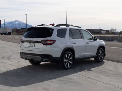 Used 2024 Honda Pilot Elite image 5