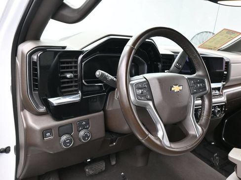 Used 2025 Chevrolet Silverado 1500 LT RWD image 15